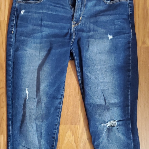 Old navy ripped skinny jeans - Picture 3 of 5